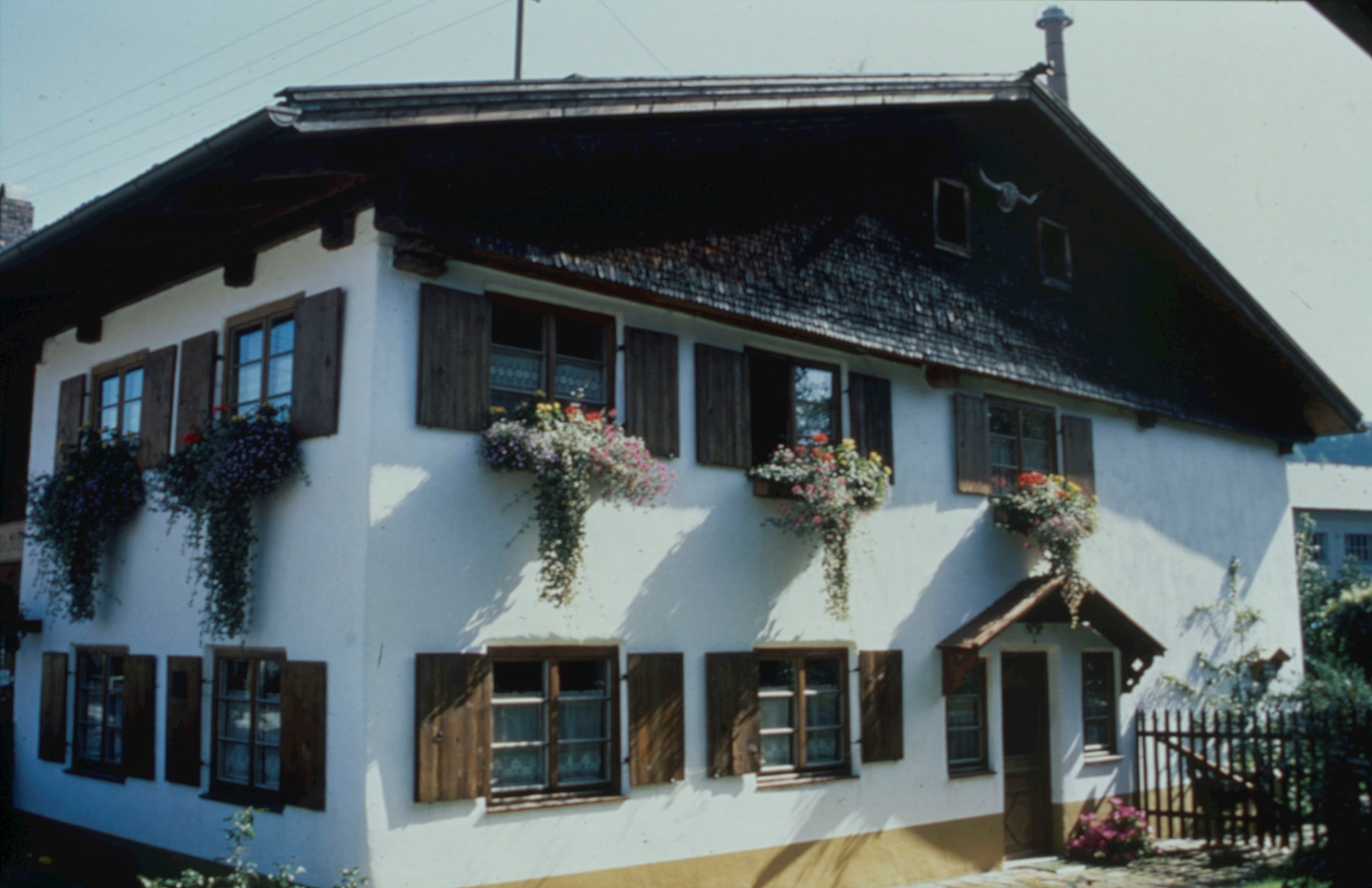 Kleinbauernhaus in Ronsberg, Ende des 17. Jhs. Aufnahme: Ca. 1980er/1990er Jahre.
