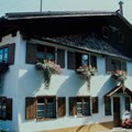 Kleinbauernhaus in Ronsberg, Ende des 17. Jhs. Aufnahme: Ca. 1980er/1990er Jahre