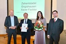 Preisverleihung Denkmalpreis 2020/2021: Für die vorbildliche Sanierung des Zehentstadels Engishausen wurde Xaver Fackler (2.v.l.) ausgezeichnet.